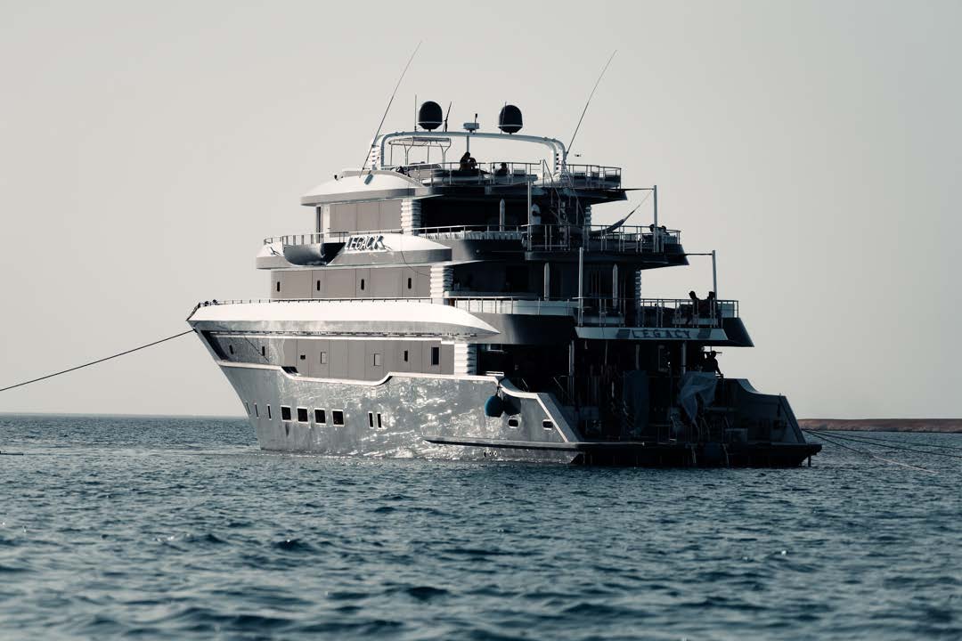 Яхта Legacy в Красном море